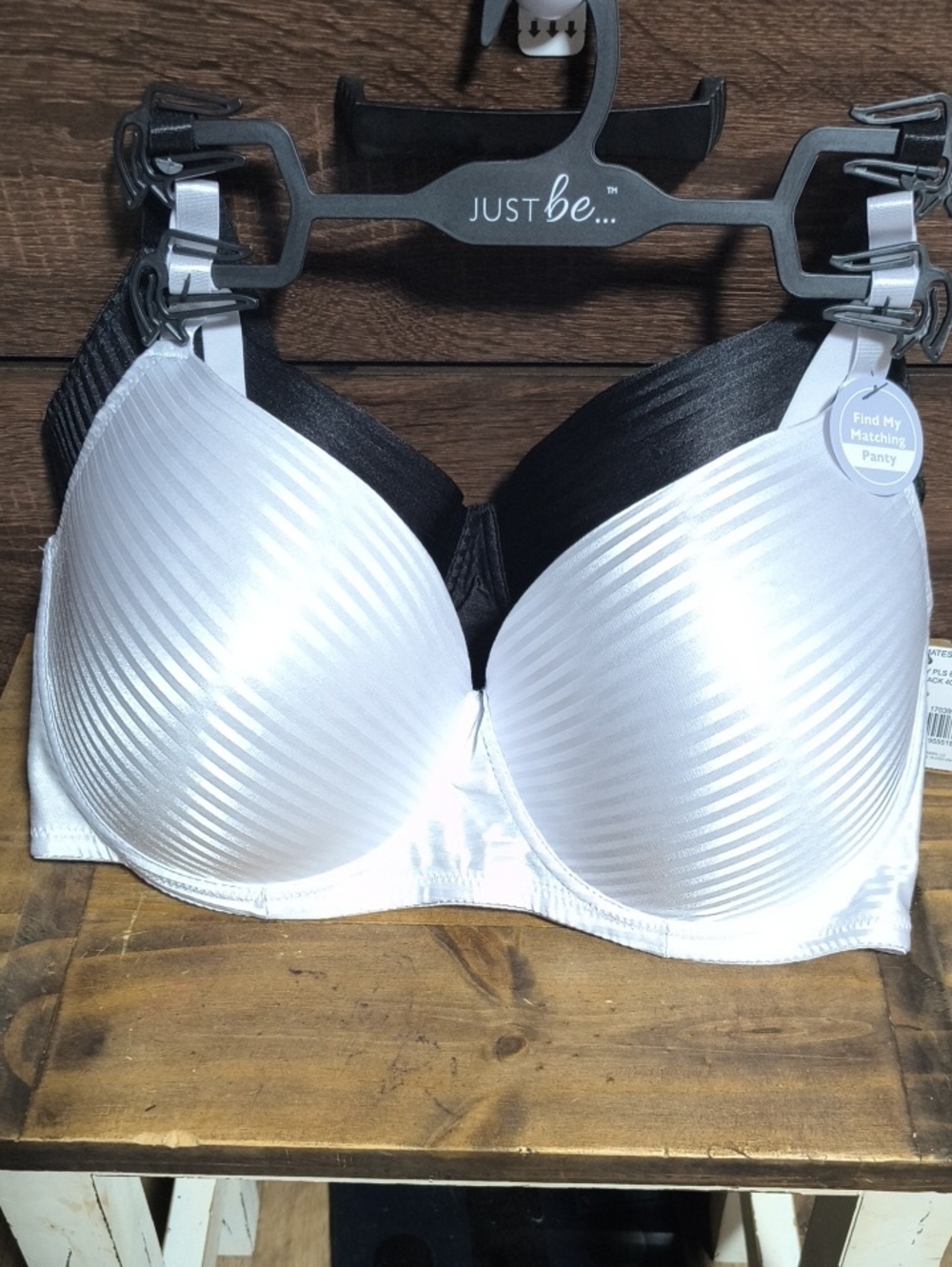 just be White Seamless T-Shirt Bra with Subtle Stripe Texture